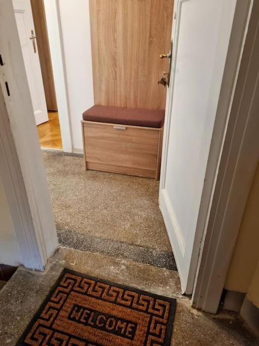 Cozy Apartment Near City Center Бухарест Екстер'єр фото