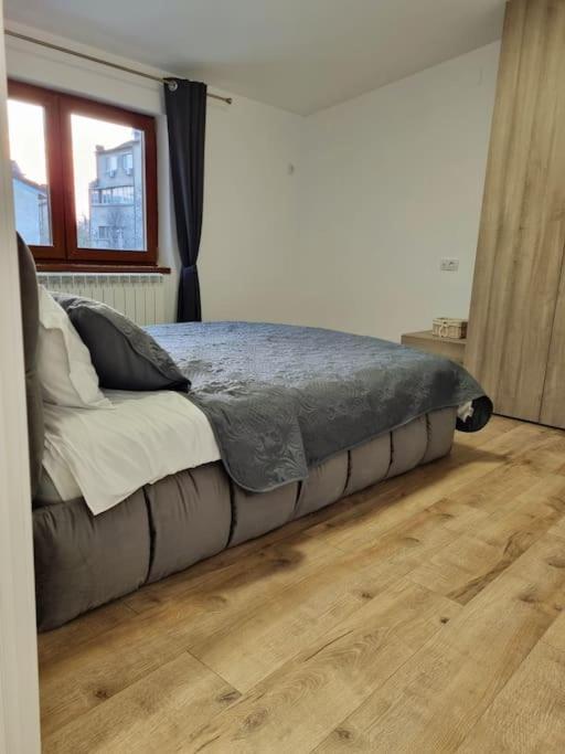 Cozy Apartment Near City Center Бухарест Екстер'єр фото