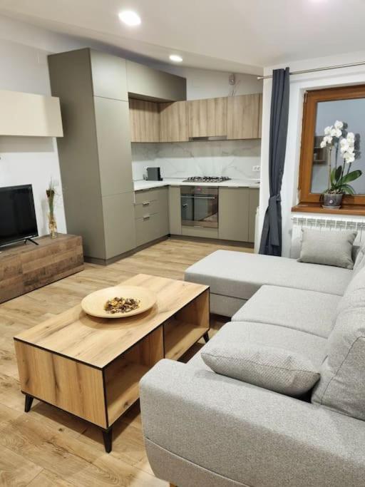 Cozy Apartment Near City Center Бухарест Екстер'єр фото