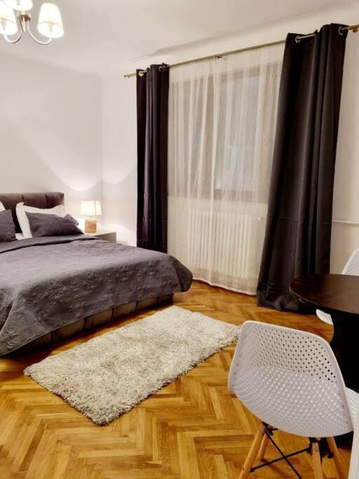 Cozy Apartment Near City Center Бухарест Екстер'єр фото