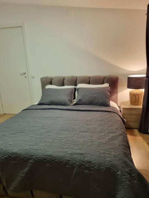 Cozy Apartment Near City Center Бухарест Екстер'єр фото