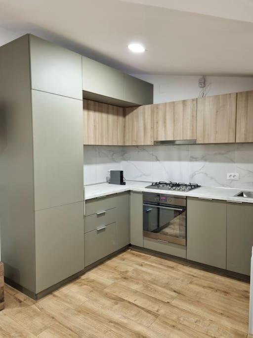 Cozy Apartment Near City Center Бухарест Екстер'єр фото