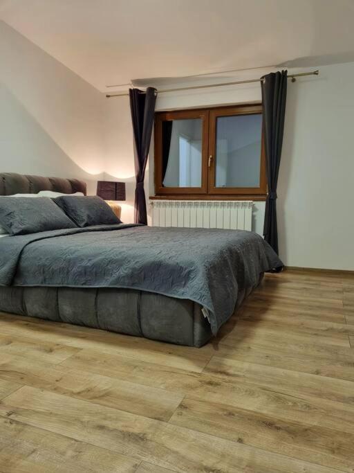 Cozy Apartment Near City Center Бухарест Екстер'єр фото