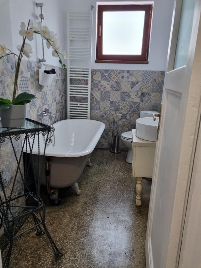 Cozy Apartment Near City Center Бухарест Екстер'єр фото