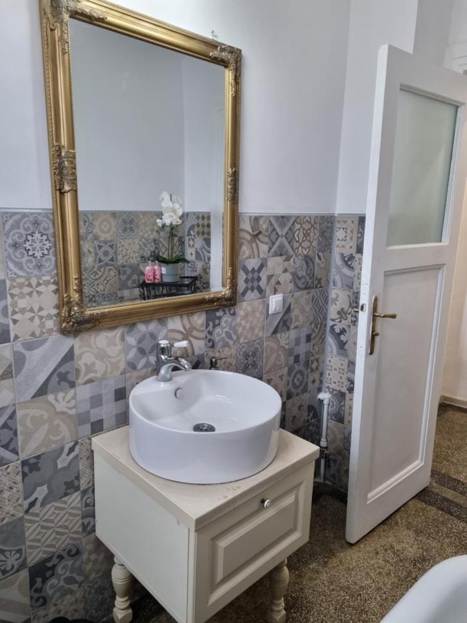 Cozy Apartment Near City Center Бухарест Екстер'єр фото