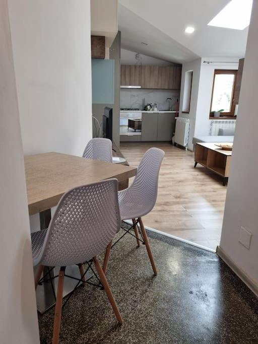 Cozy Apartment Near City Center Бухарест Екстер'єр фото
